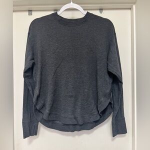 JoyLab tulip hem, crewneck, gray - size S